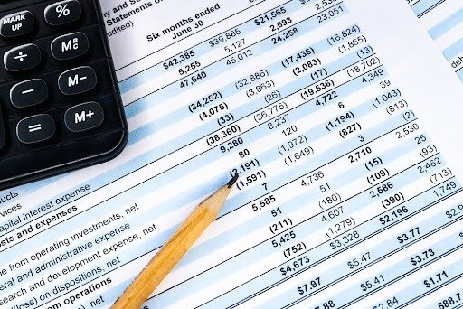 Financial income statement with calculator and pencil. Balance the investment portfolio